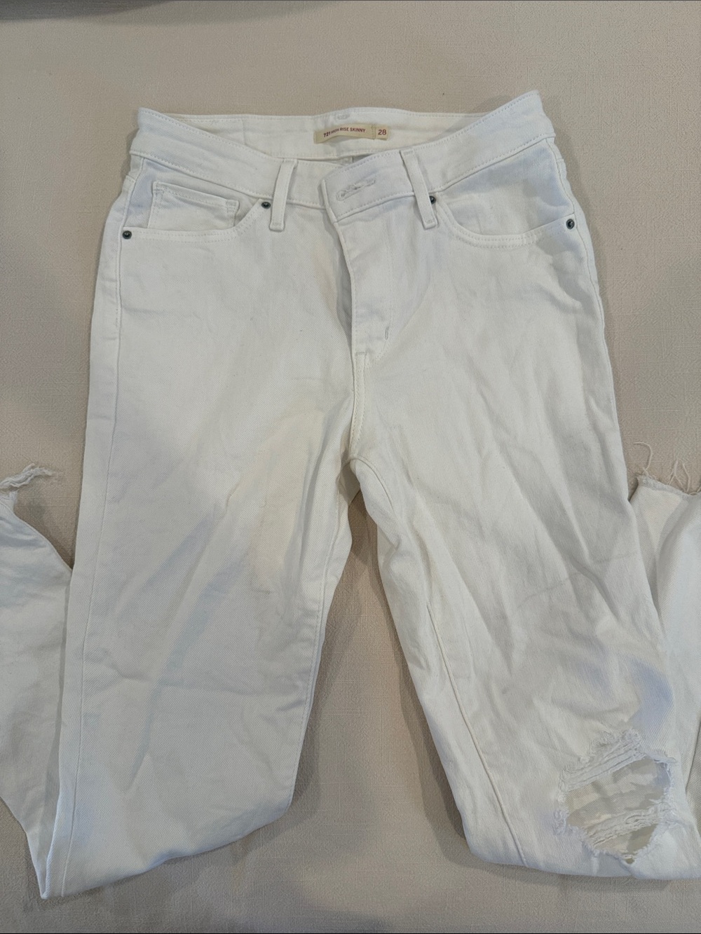 Levi’s White Distressed Women’s Jeans